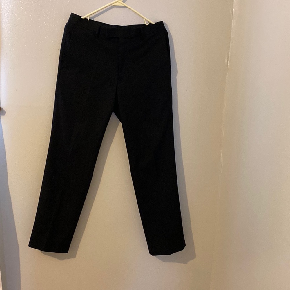 Men’s black dress pants size 30 x 30 worn 3 times.